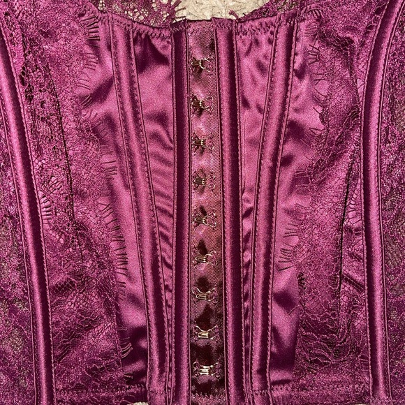 VS corset bra / no wire or padding / deep purple / perfect condition / lace - Picture 4 of 7